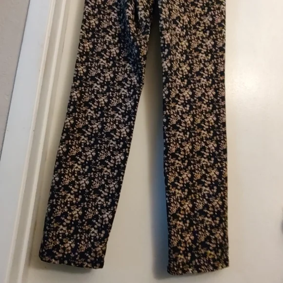 Levi's flower print skinny jeans. New. Size 6. - Picture 10 of 16